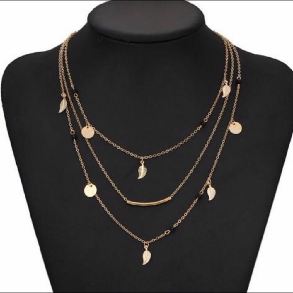 Boho sequin leaf necklace - Picture 3 of 7